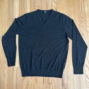 Uniqlo Dark Grey Men Extra Fine Merino V-Neck Long-Sleeve Sweater M (from Japan)